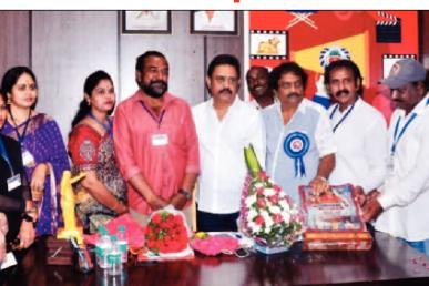 రాష్ట్రంలో సినీ పరిశ్రమ అభివృద్ధికి ప్రభుత్వం సహకరించాలి
